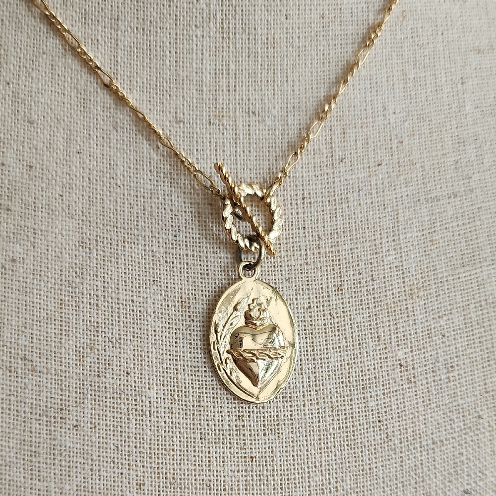 Gold Pendant Necklace